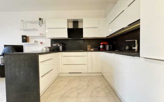 Pronájem bytu: Moderní byt 2+kk s balkónem a garážovým stáním v Rajhradu