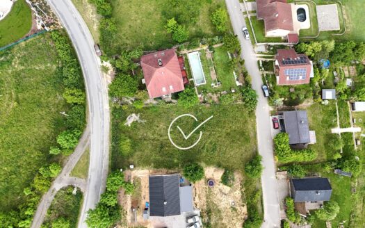 Prodej stavebního pozemku 1 024 m² s připraveným projektem a stavebním povolením na RD, Kunice