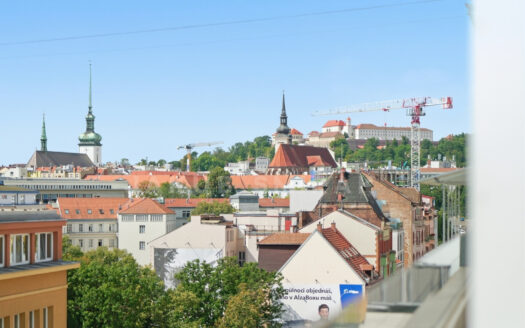 Luxusní klimatizovaný byt 4+kk s terasou, garážovým stáním a výhledem na Špilberk